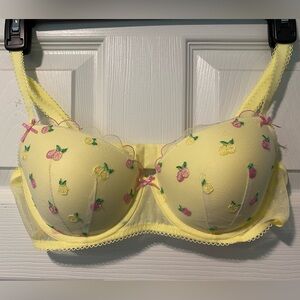 NWT Victoria’s Secret 36C lace bra